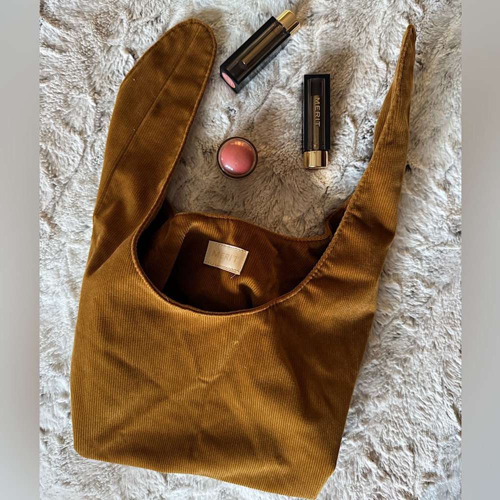 MERIT Beauty The Signature Bag